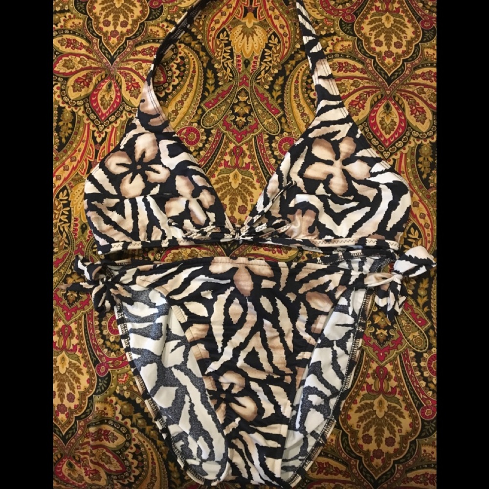 Kechika Bikini Top 12/ Bottoms 10